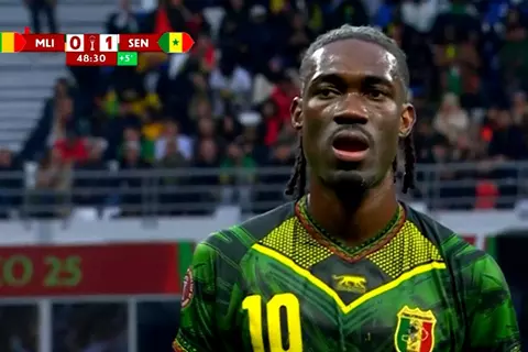 سيناريو مكرر لمالي.. بطاقة حمراء لبيسوما في مباراة السنغال بكأس الأمم 